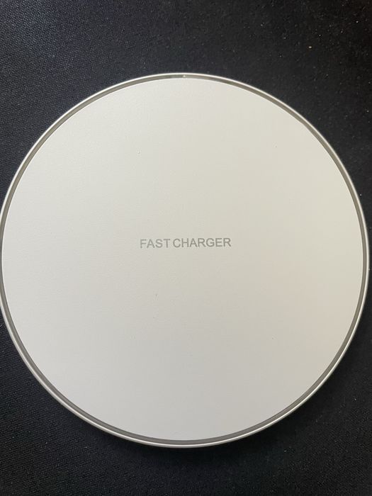 Безпровідна зарядка доя телефону