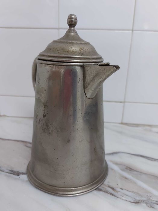 Cafeteira antiga em casquinha