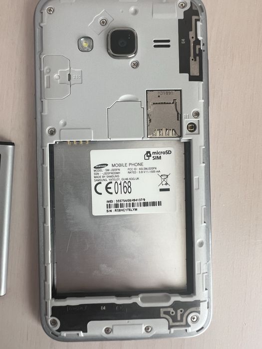 Мобільний телефон Samsung J3