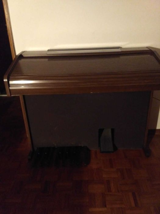 Viscount Organ
RBX - 2000
PCM-MIDI Programmable Rhythm64752167651585122