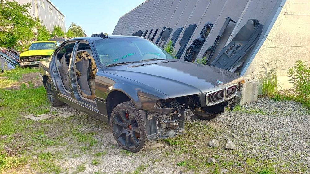 Кузови з переоформленням BMW e38