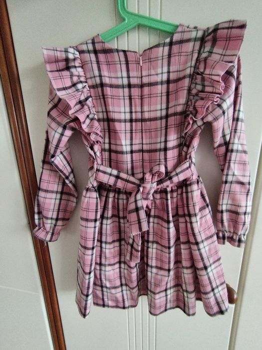 Sukienka w kratę dla dziewczynki