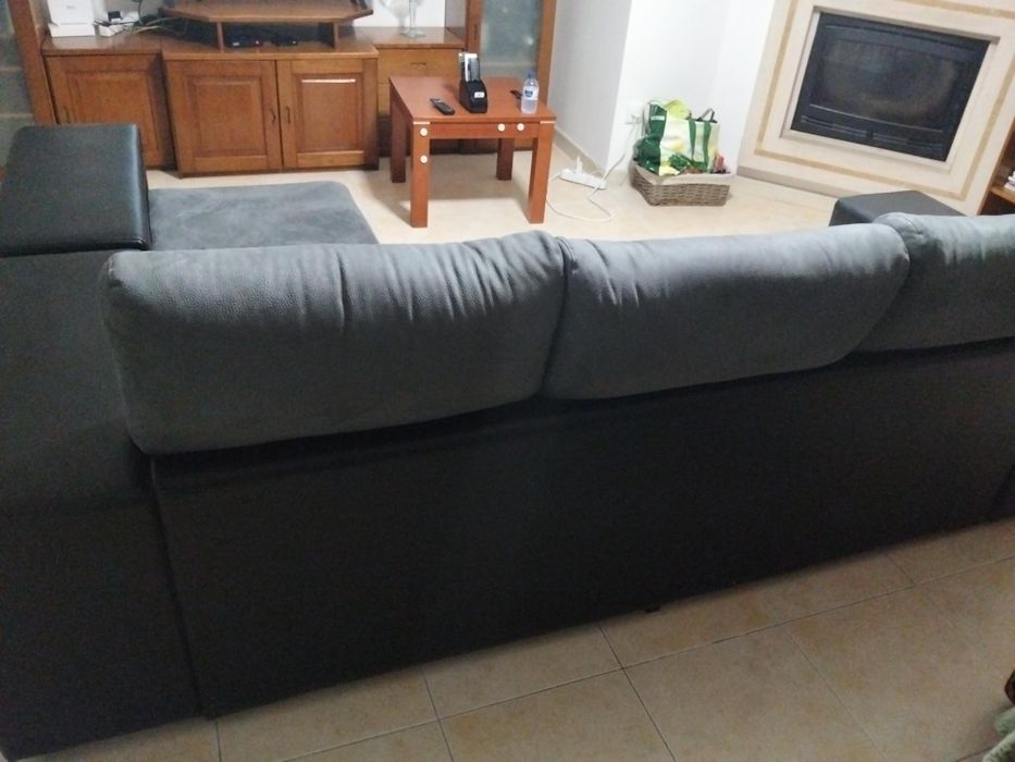 Sofá em Tecido c/ Chaise Longue + 4 puffs