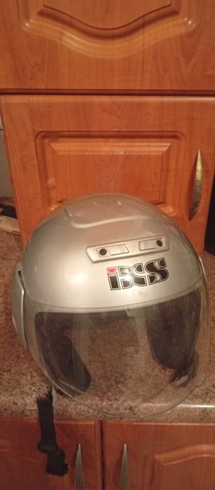 Kask  na  motor.    ...