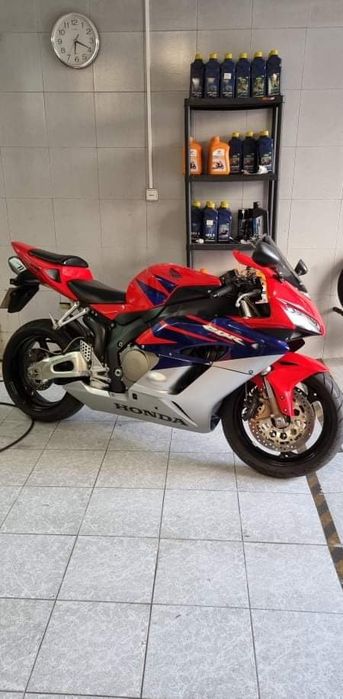Honda cbr 1000rr 2005.