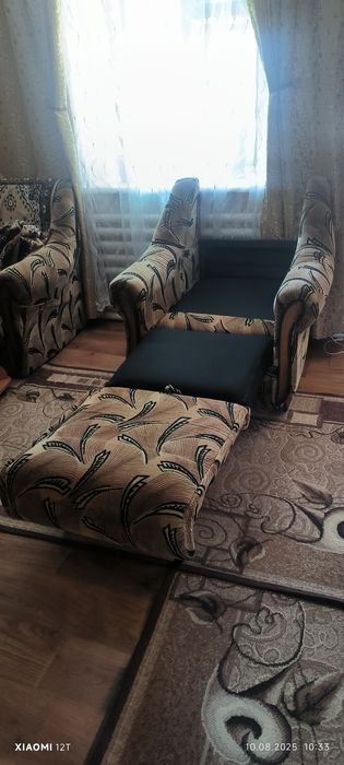 Крісла у вітальню