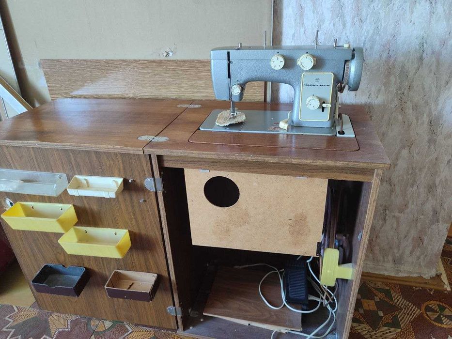 Швейна машинка Чайка 142М