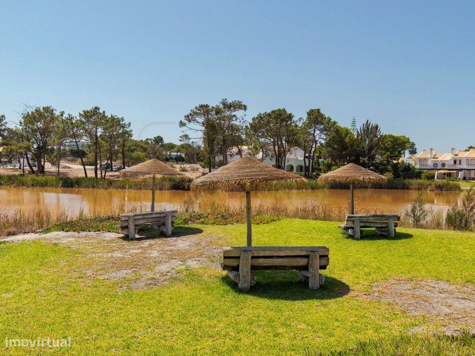 Apartamento T2+1 com Terraço Coberto e Vista para Lago e Piscina | ...