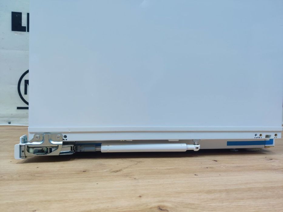 Вбудована морозильна камера Liebherr™IGN 1664 пенального типу. Germany