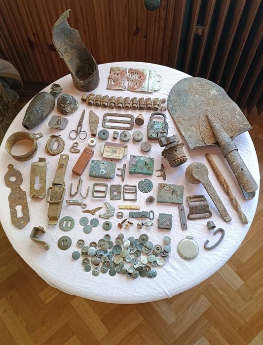 Guziki, klamry i inne wykopki