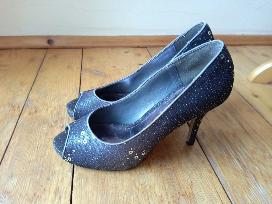 Srebrne szpilki z cekinami bez palców 39