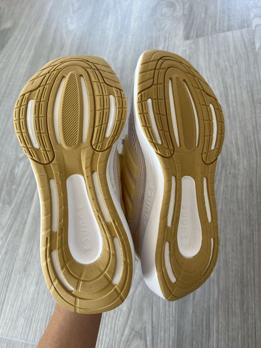 Жіночі кросівки для бігу Adidas Ultrabounce W