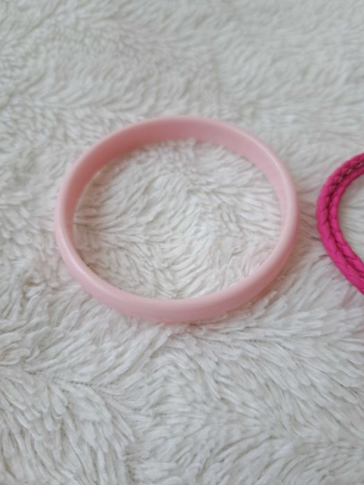 Różowe bransoletki