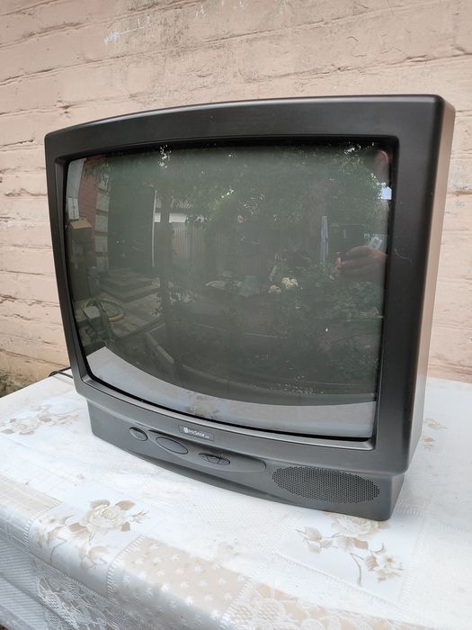 Кольоровий телевізор HiStar на ремонт або запчастини