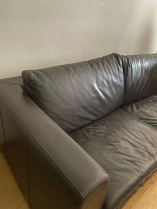 Sofá castanho usado