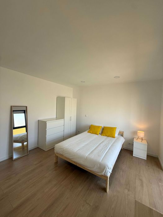 Suite moderna e espaçosa com despesas incluídas