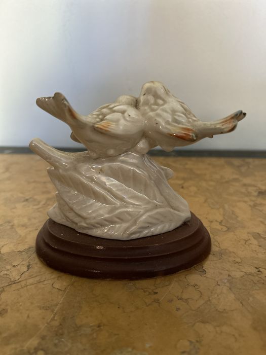 Estatueta de porcelana
