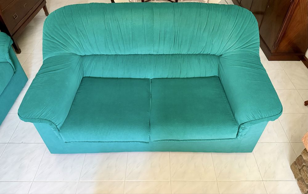 Sofá cama e dois sofás individuais