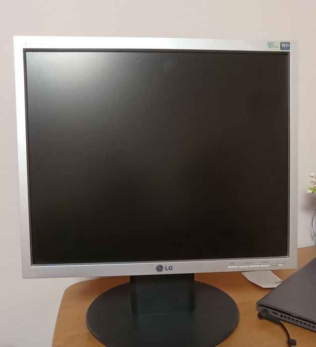 Продам монітор LG 17" в хорошому стані