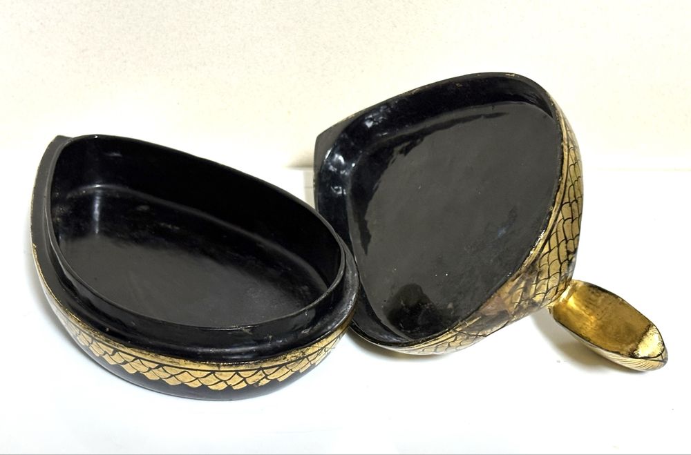 Lindissima caixa “pato” asiático em charão lacado e dourado