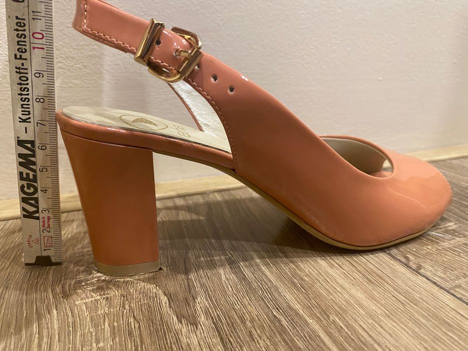 Sandały skórzane łososiowe r. 38 stan idealny