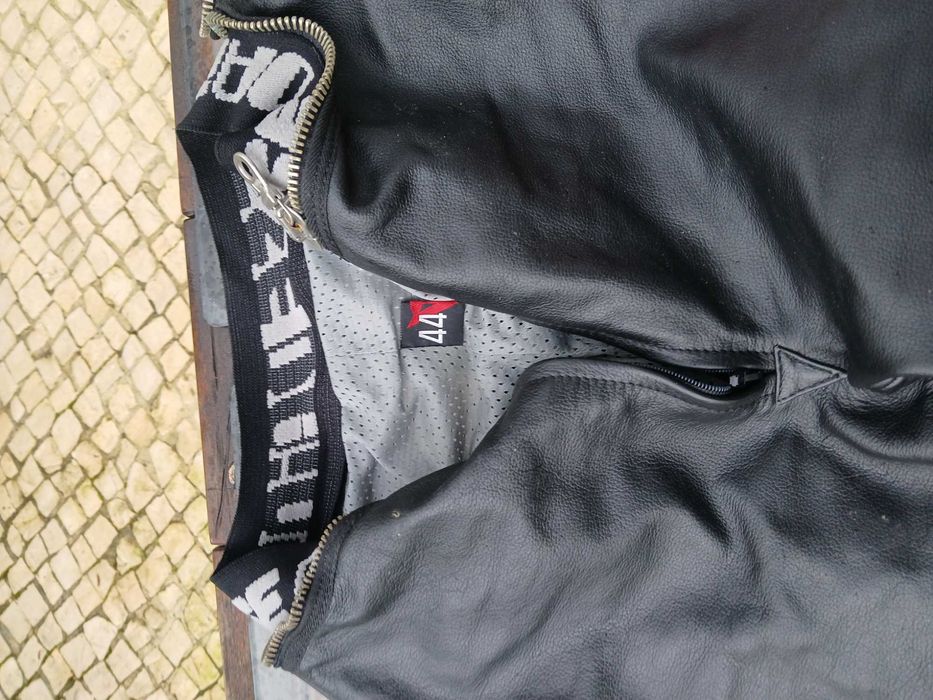 Duas calças Dainese em cabedal