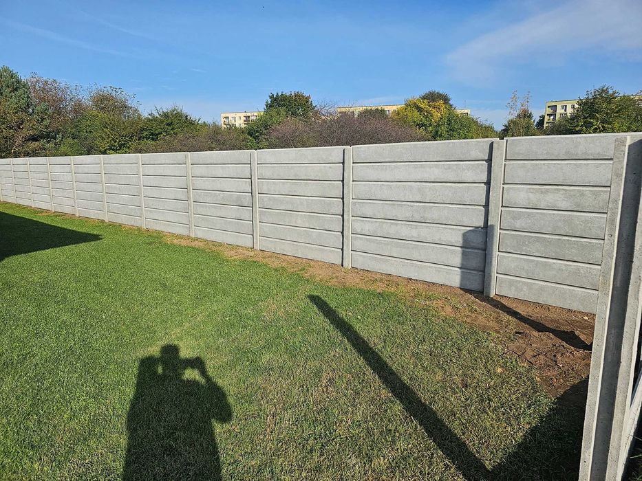 Ogrodzenie betonowe - palisadowe - podmurówki Transport HDS ciężarowy