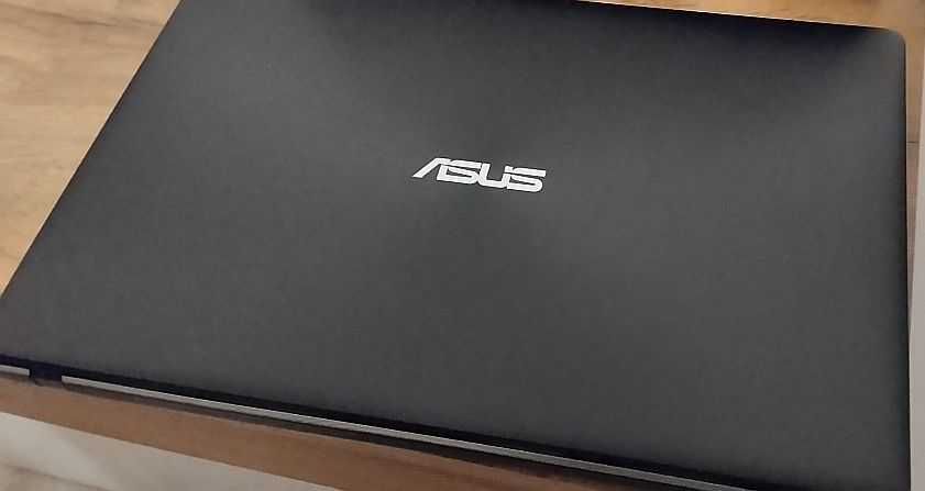 Laptop AsusR510d AMD-A10 5750M 8GB ram SSD128GB RADEON 8650G+8600M 3GB