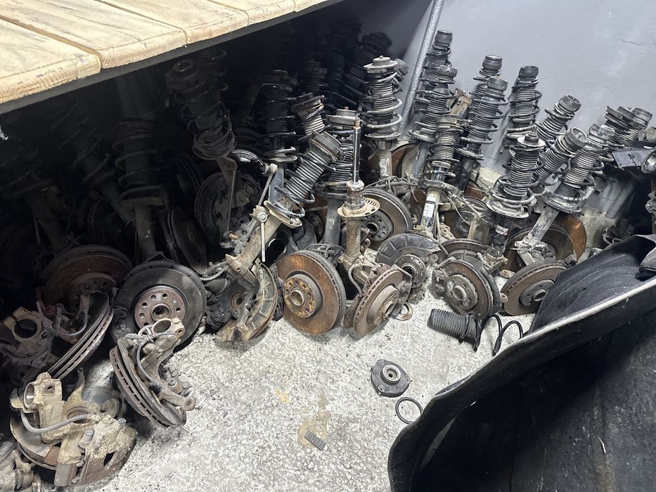 Балка Vw golf 5,6,7  touran jetta 5,6, tiguan 1 Skoda octavia A5 A7  rapid seat altea tolledo підрамник