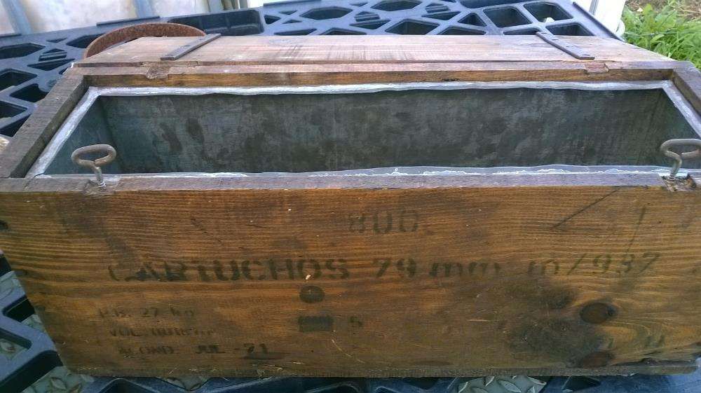 Caixa de madeira de munições