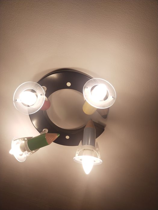 Super lampa sufitowa KREDKI dla dzieci