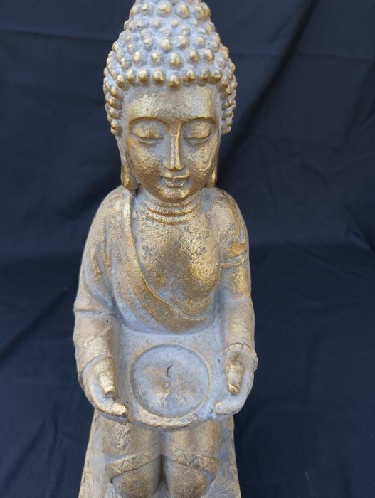 Figurka Budda wykonana z tworzywa