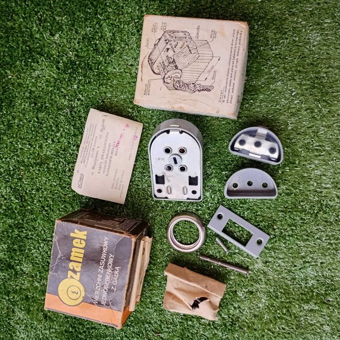 Zamek wierzchni zasuwkowy PRL