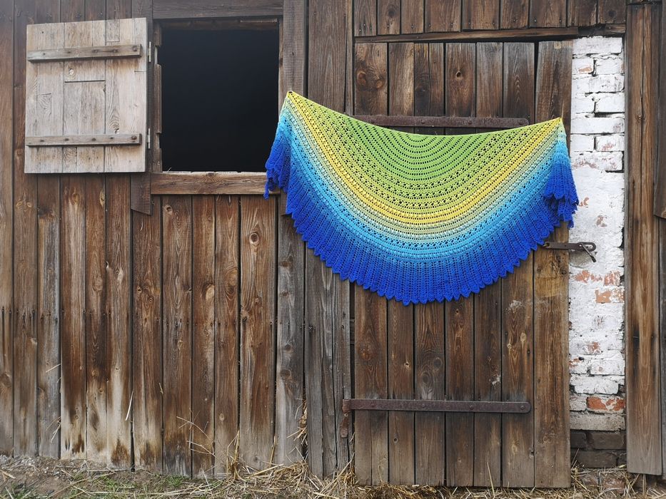 Wakacyjna chusta handmade. Rękodzieło, ara ararauna, szydełko, prezent