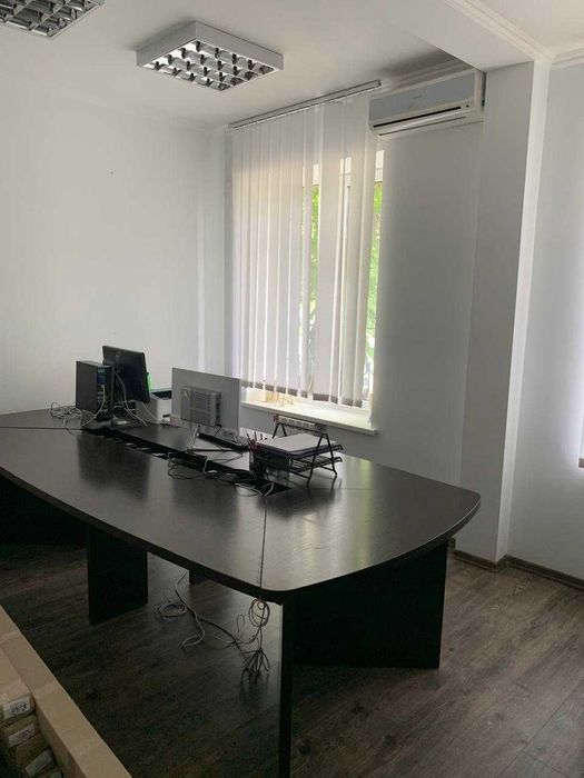 Офіс 80 кв.м, вулиця Бойчука 1-А, метро Звіринецька (Дружби Народів)