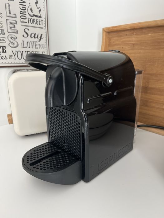 Maquina NESPRESSO Delonghi Preto