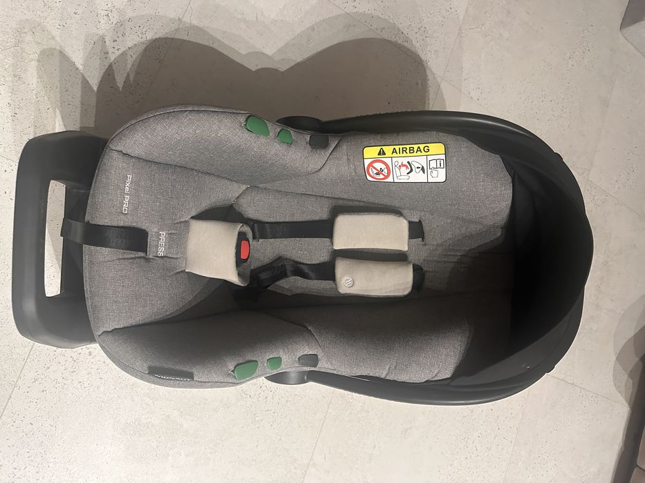 Sprzedam fotelik z baza pixel pro