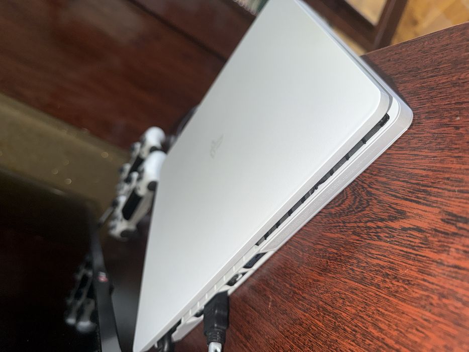Playstation 4 slim