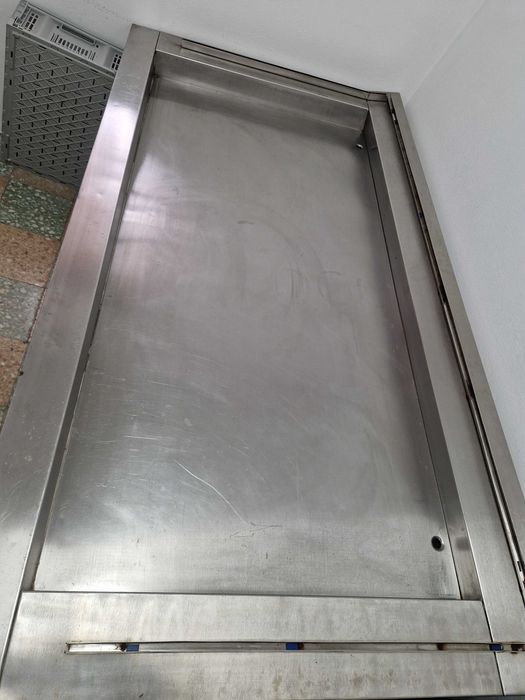 Vendo expositor em inox bom estado