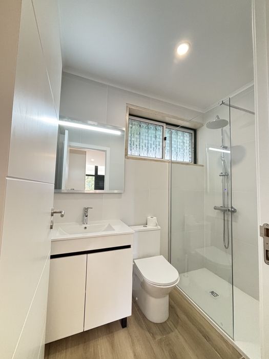 Estúdio T0 remodelado, no centro de Caneças - pronto a estrear