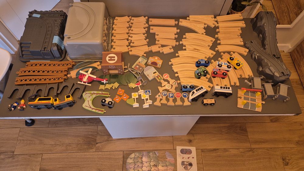 2 x różne zestawy kolejki drewniane