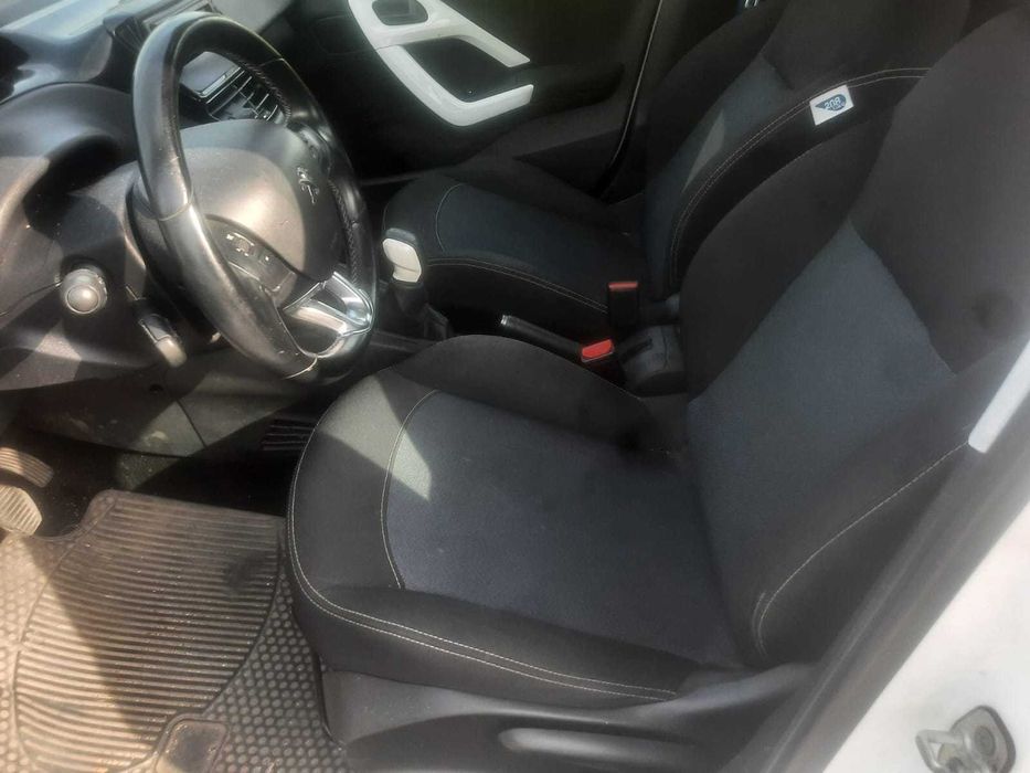 Peugeot 208 1000cc 2015