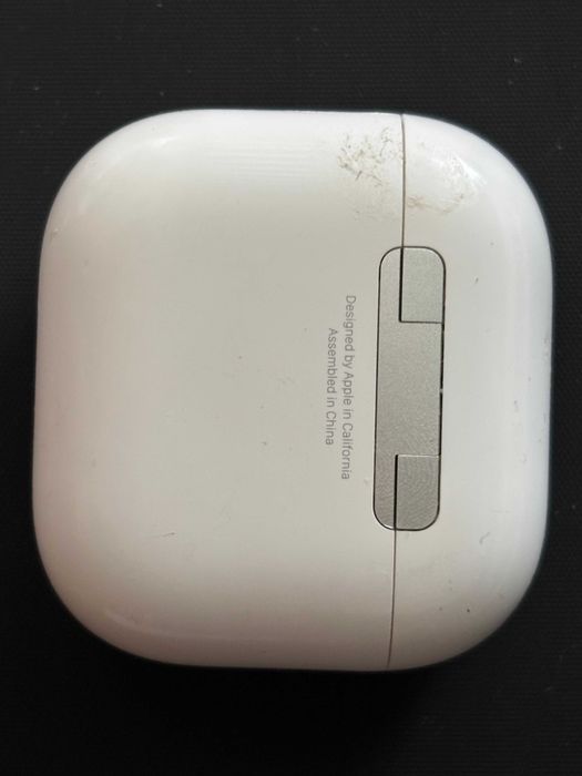 Oryginalne opakowanie Airpods 4 z trybem redukcji hałasu