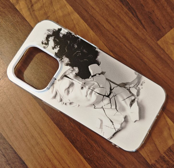 Чохол на iPhone 14 Pro.