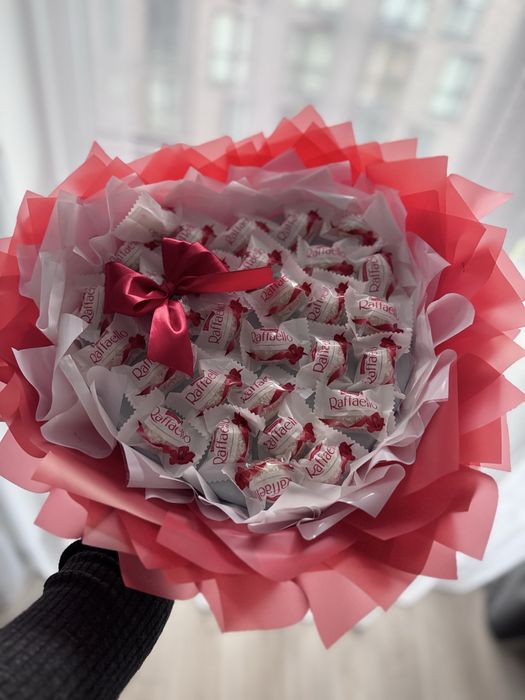 Букети з рафаелло, букет з цукерок, для мами, дівчини, солодкий букет