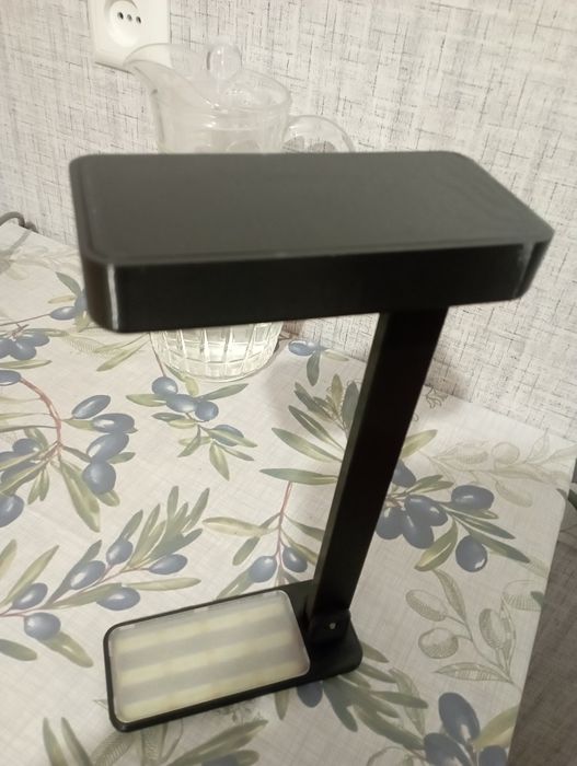 Настольный светильник с функцией павербанка