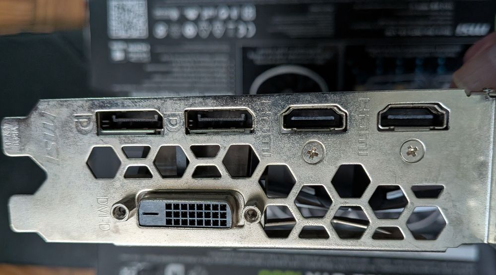 Placa gráfica MSI ARMOR 1060 OC 6gb AVARIADA