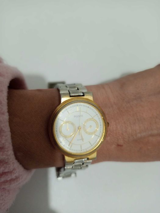 Pulsar dourado quartz 40€