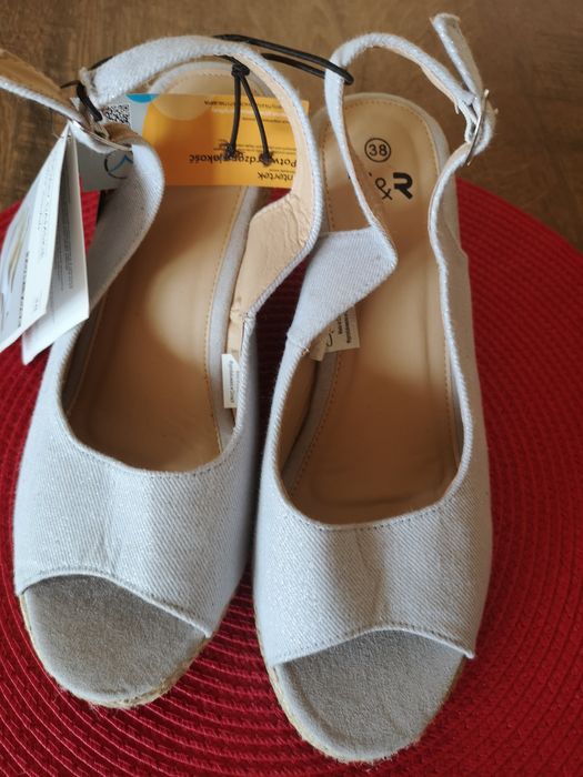 Sandały na koturnie, 38