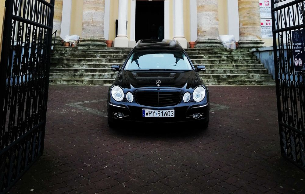 Karawan pogrzebowy Mercedes E klasa